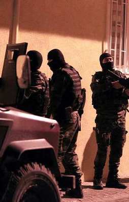 İstanbul'da şafak operasyonu