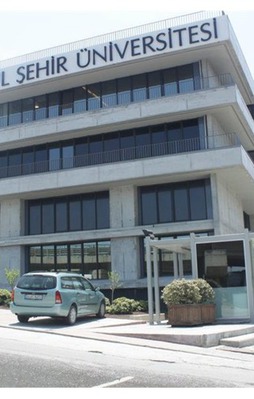 Şehir Üniversitesi'nde istifa depremi
