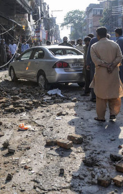 Afganistan'da 7.7 büyüklüğünde deprem