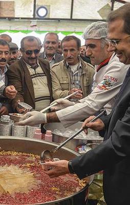 Vatandaşa forslu aşure ikramı