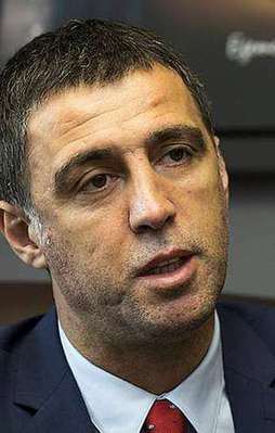 Hakan Şükür kafası