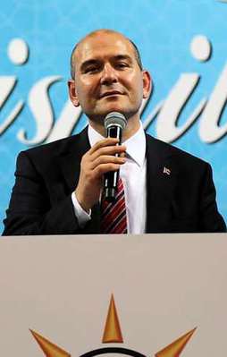 "Biz Kandil'i söndürüyoruz sen de mal mal bakıyorsun"