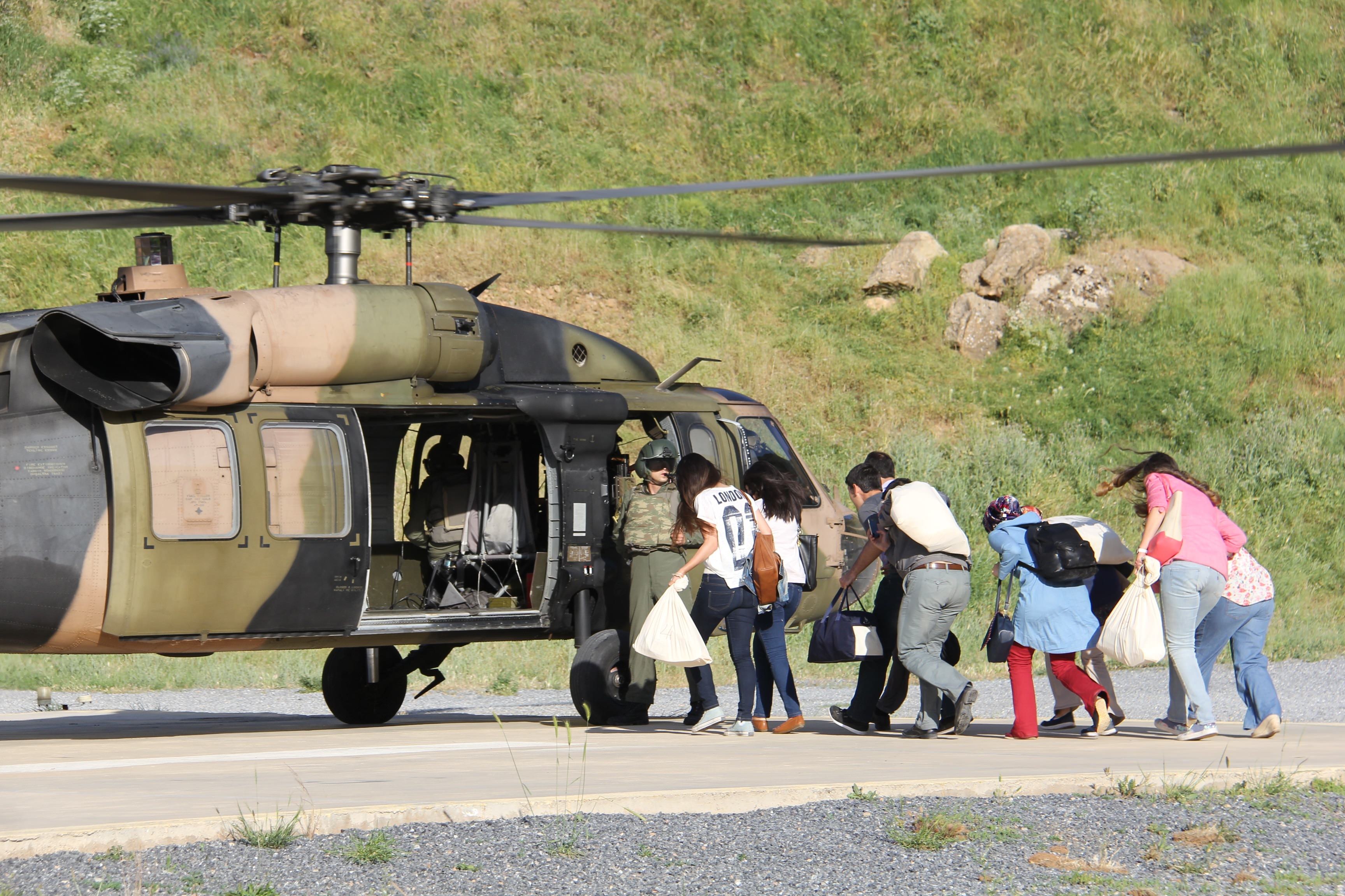 Oy pusulaları askeri helikopterle taşındı-3
