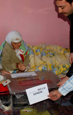 Bu köyde sadece iki kişi oy kullandı