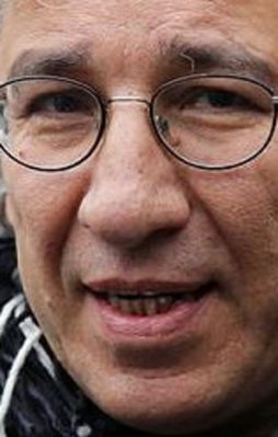 Paralel Canlar silleyi yedi!