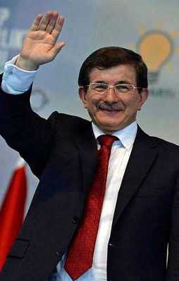 Başbakan Davutoğlu'ndan 3 mesaj