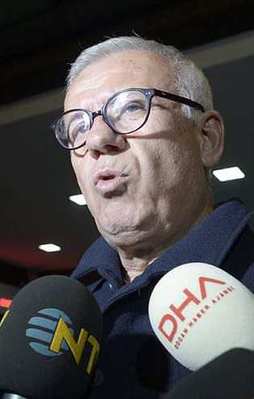 Ertuğrul Özkök dansöz gibi kıvırdı!