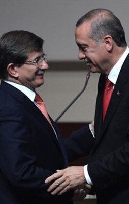 Erdoğan Davutoğlu'nu tebrik etti