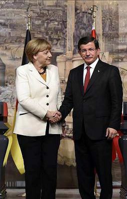 Merkel'den Davutoğlu'na tebrik telefonu