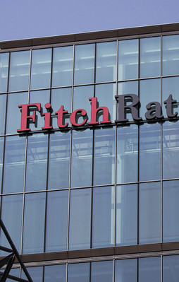 Fitch yola geldi!