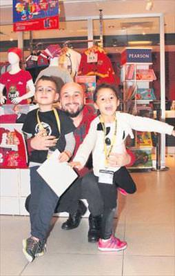 Çocuklarıyla çocuk oldu