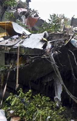 Güney Sudan'da kargo uçağı düştü