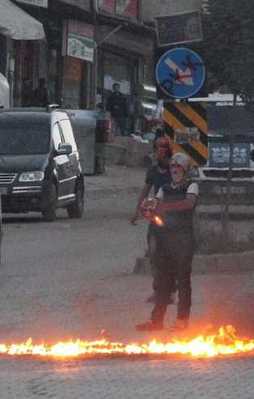 Vatandaşlar PKK'yı taş ve sopayla kovaladı