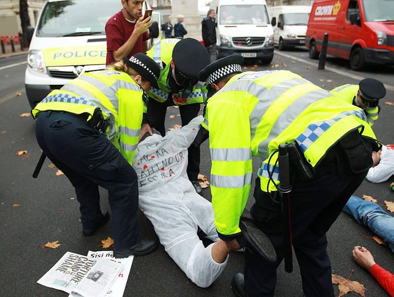 Sisi İngiltere'de protesto edildi-1