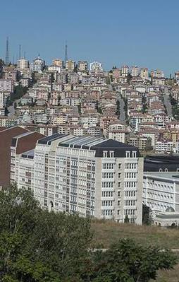 Paralel üniversite yeşil alanı şantiyeye çevirdi