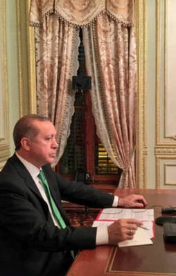 Erdoğan liderlerle telekonferans yaptı