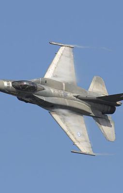 Yunan jetleri Türk hava sahasını ihlal etti