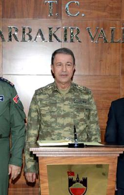 Genelkurmay Başkanı Akar Diyarbakır'da