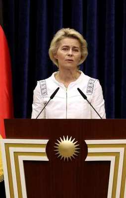 Almanya Savunma Bakanı'ndan 'imam' açıklaması