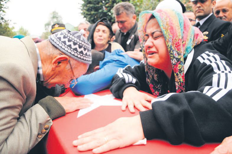 Binlerce kişi tekmil verdi-1