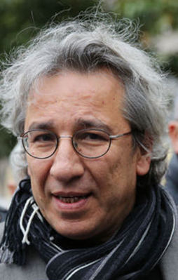 Can Dündar hala provokasyon peşinde!