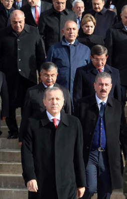 Liderler Atatürk'ü andı