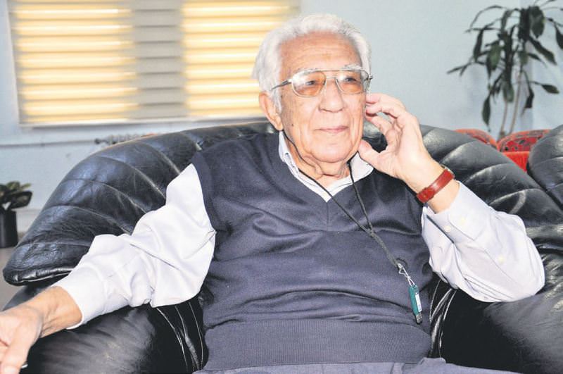 86 yaşındaki profesöre 'asker kaçağı' baskını