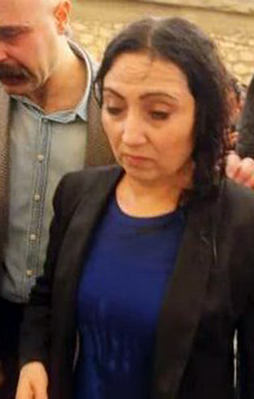 Figen'in makyajını akıttılar