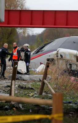 Fransa'da tren raydan çıktı