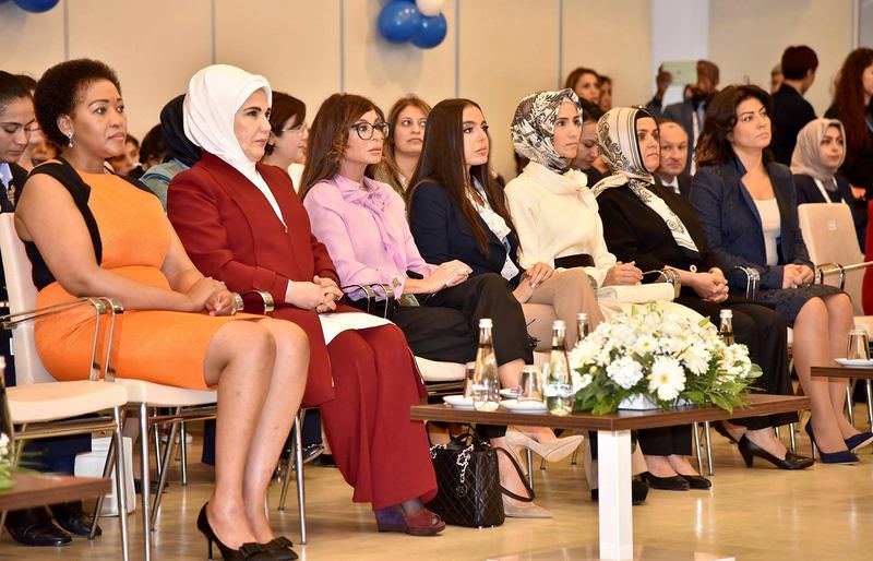 Emine Erdoğan ve lider eşlerinden okul ziyareti