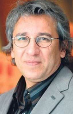 FETÖ'cü Can Dündar'a protesto