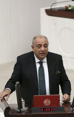 MHP'lilerden Türkeş'e protesto