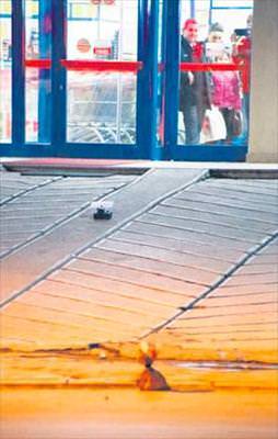 Oyuncak tankla bomba operasyonu