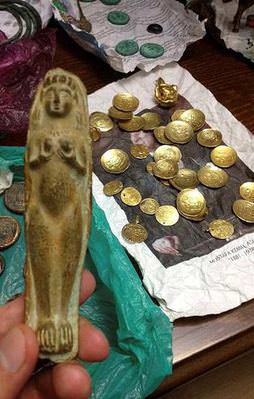 Evinde 103 parça tarihi eser yakalandı