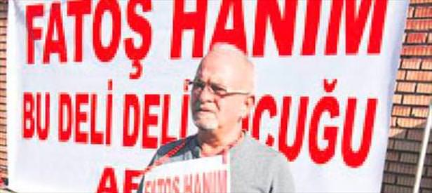 Evden kovulan koca böyle af bekliyor