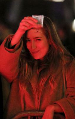 Fransa'nın diğer yüzü! Şarap festivalinde eğlendiler...