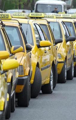 Taksi ve dolmuş durakları İSPARK’a emanet