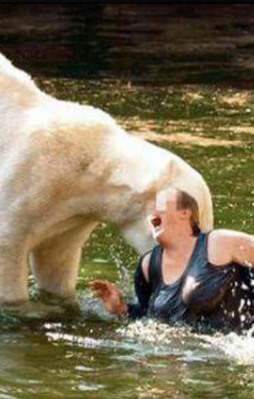 Suyun içinde kadını paramparça etti!