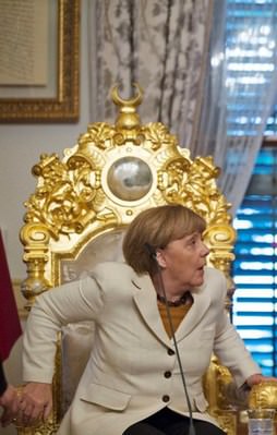 AB Cumhurbaşkanı Erdoğan'a diz çöktü