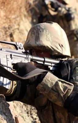 2 PKK'lı öldürüldü, keskin nişancı yakalandı