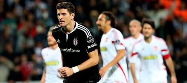 Süper Mario Gomez Demba Ba’yı geçti