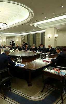 Kabinede iki kadın bakan sürprizi