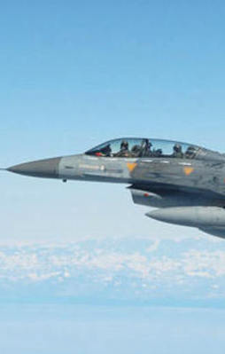 Savaş uçakları ‘acil’ koduyla havalandı