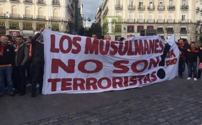 Madrid maçı öncesi “Müslümanlar terörist değildir” pankartı