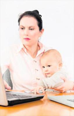 Çalışan anneye 300 euro destek