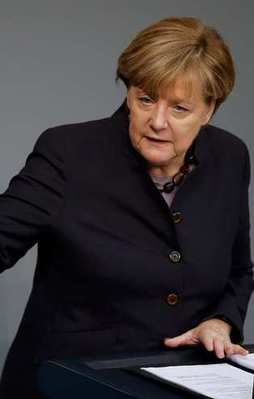 Merkel'den kritik Türkiye açıklaması