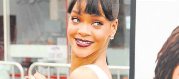 Rihanna kilidi kırdı