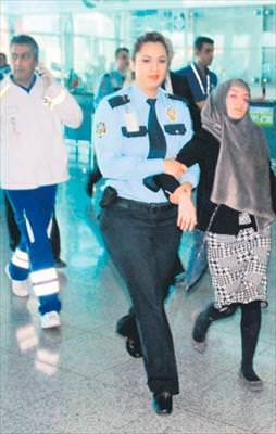 Rus yolcu sinir krizi geçirdi