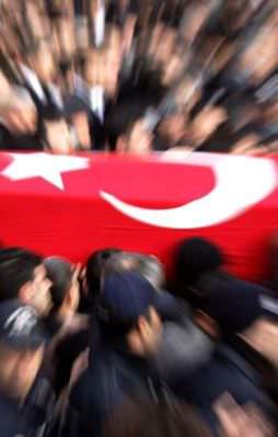 Hakkari'den acı haber: 1 polis şehit!