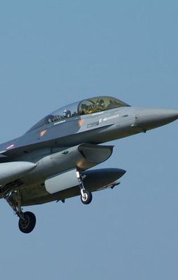 Türk jetine "taciz"